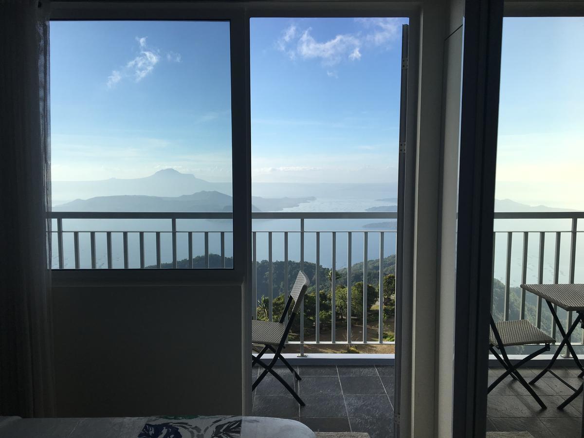 Breezy Wind 19Twentysix Appartamento Tagaytay City Esterno foto