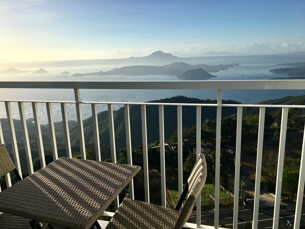 Breezy Wind 19Twentysix Appartamento Tagaytay City Esterno foto