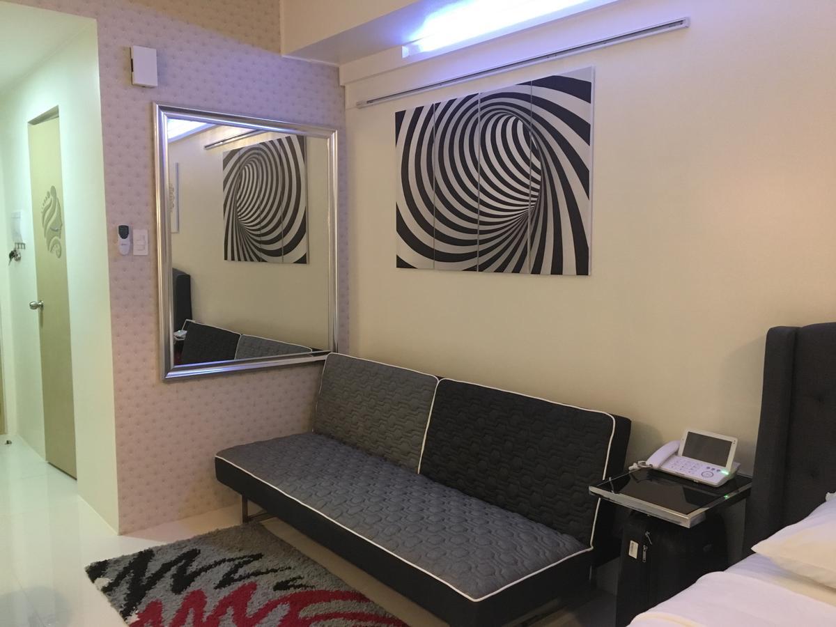 Breezy Wind 19Twentysix Appartamento Tagaytay City Esterno foto